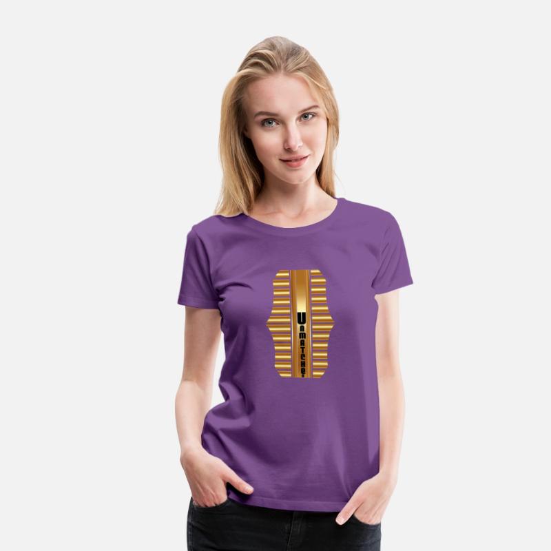 UnmatchedA new classic golden fox women's T-shirt