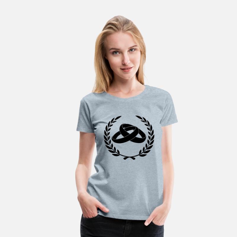 Wedding rings in laurel wreath